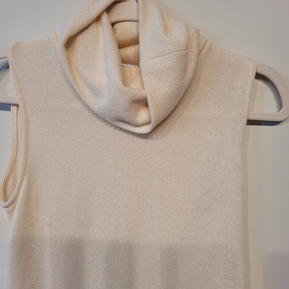 Top - Picture 2 of 4